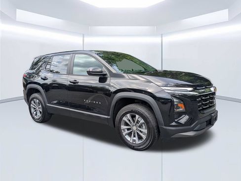 Used 2025 Chevrolet Equinox LT FWD image 2