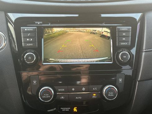 Used 2020 Nissan Rogue SV image 29