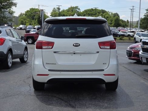 Used 2017 Kia Sedona EX FWD image 10