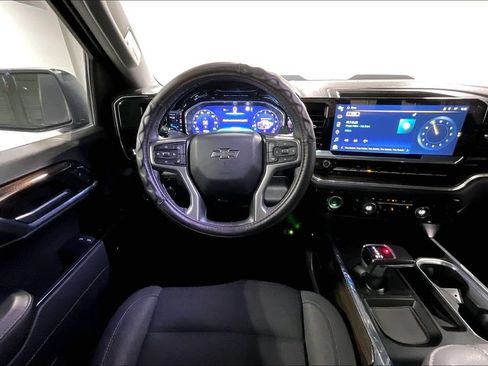 Used 2023 Chevrolet Silverado 1500 LT Trail Boss w/ LPO, Dark Essentials Package AWD/4WD image 6