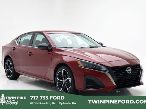 Used 2025 Nissan Altima 2.5 SR image 1