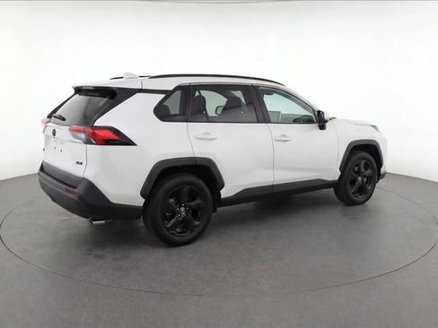 Used 2021 Toyota RAV4 XLE w/ Convenience Package FWD image 7