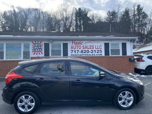 Used 2013 Ford Focus SE w/ SE Winter Pkg image 4