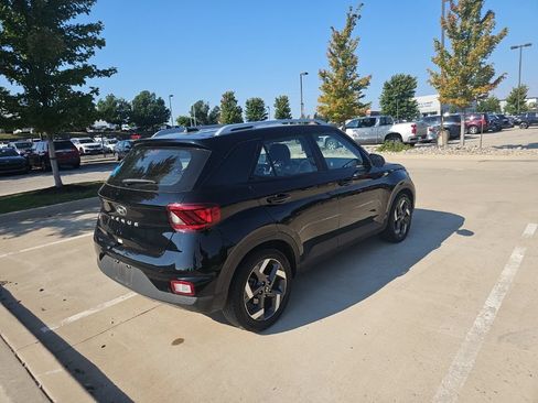 Used 2025 Hyundai Venue SEL FWD image 5
