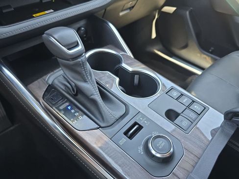 Used 2023 Toyota Highlander Limited AWD/4WD image 25