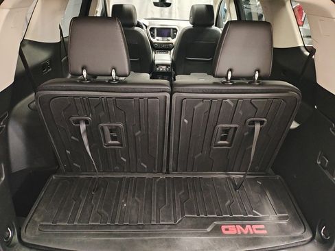 Used 2022 GMC Acadia Denali w/ Denali Ultimate Package image 16