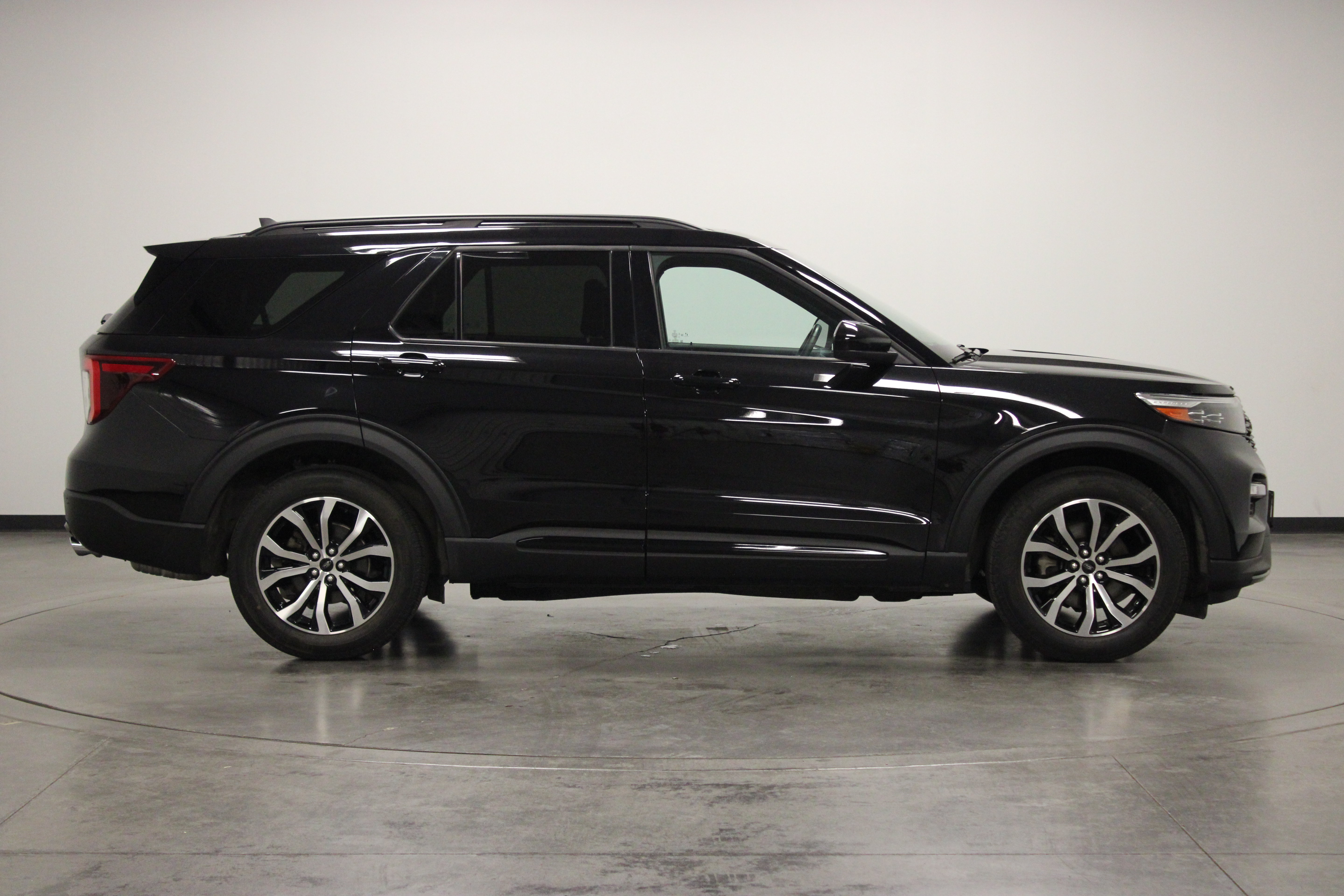 Used 2024 Ford Explorer ST-Line w/ Class IV Trailer Tow Package AWD/4WD image 9