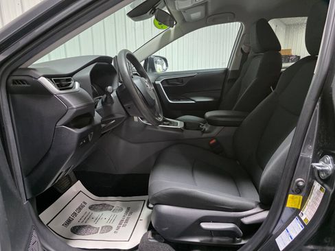 Used 2021 Toyota RAV4 LE AWD/4WD image 10