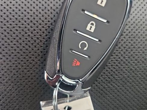 Used 2024 Chevrolet Trax RS w/ Sunroof Package FWD image 30