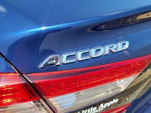 Used 2018 Honda Accord Touring image 11
