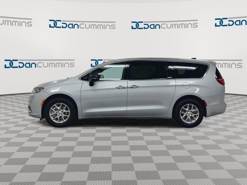 New 2026 Chrysler Pacifica Select FWD image 5