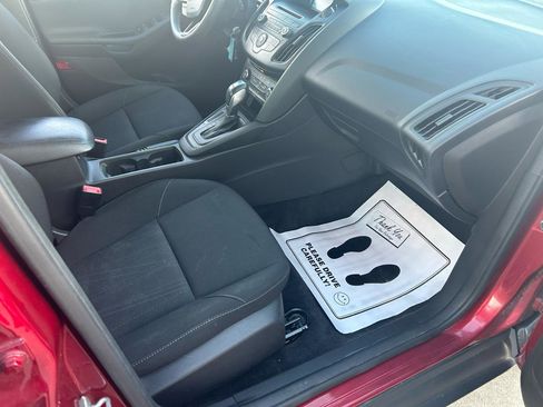 Used 2015 Ford Focus SE image 12