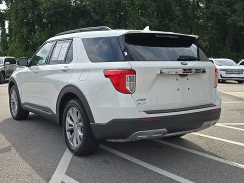Used 2023 Ford Explorer XLT w/ Equipment Group 202A RWD image 3
