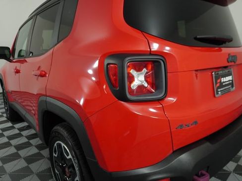 Used 2017 Jeep Renegade Trailhawk AWD/4WD image 12