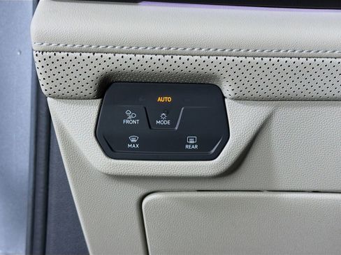 Used 2024 Volkswagen Atlas SEL Premium R-Line AWD/4WD image 11