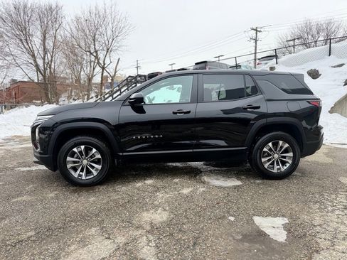Used 2025 Chevrolet Equinox LT w/ Safety and Technology Package image 3