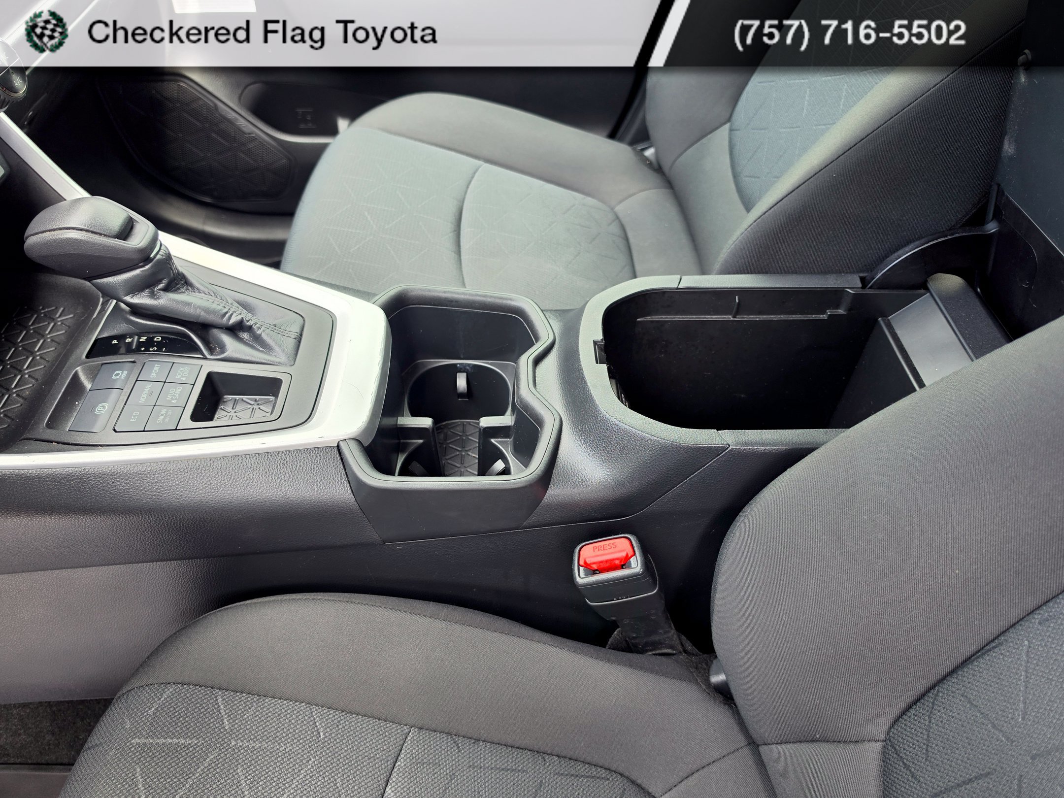 Used 2022 Toyota RAV4 XLE AWD/4WD image 26