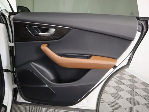 Used 2022 Audi Q8 Premium Plus image 28