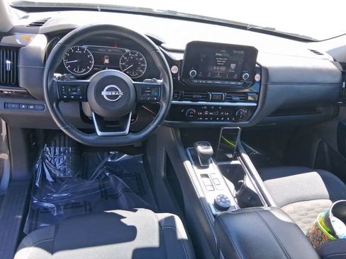 Used 2025 Nissan Pathfinder SV AWD/4WD image 12