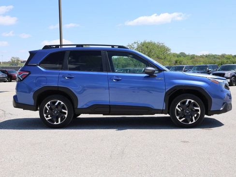 Used 2025 Subaru Forester Premium AWD/4WD image 7