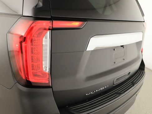 Used 2022 GMC Yukon SLE w/ Gmc Pro Safety Plus Package RWD image 32