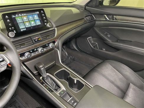 Used 2020 Honda Accord EX image 31