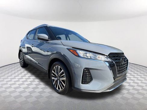 Used 2021 Nissan Kicks SV image 3