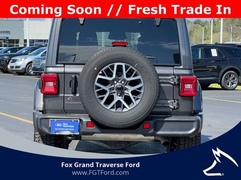 Used 2025 Jeep Wrangler Unlimited Sahara AWD/4WD image 37