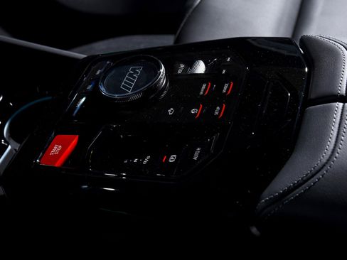 Used 2025 BMW M5 w/ Carbon Package image 23