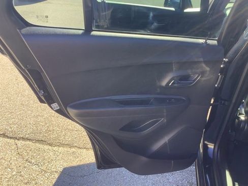 Used 2020 Chevrolet Trax LT w/ LT Convenience Package image 20