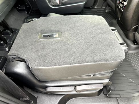 Used 2023 GMC Yukon Denali w/ Denali Reserve Package image 31