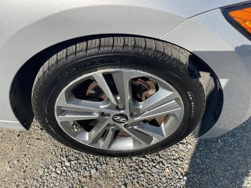 Used 2018 Hyundai Elantra Limited FWD image 29