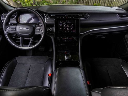 Used 2023 Jeep Grand Cherokee L Laredo image 20