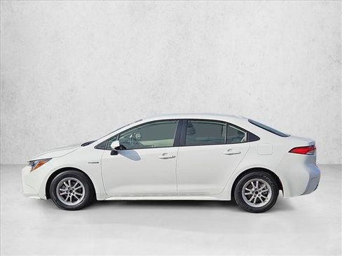 Used 2021 Toyota Corolla LE image 9