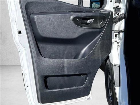 Used 2020 Mercedes-Benz Sprinter 2500 image 18