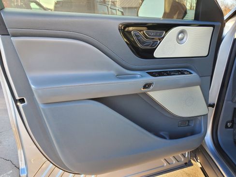 Used 2020 Lincoln Aviator Reserve w/ Equipment Group 201A image 9