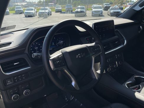 Used 2023 Chevrolet Tahoe Z71 w/ Luxury Package AWD/4WD image 18