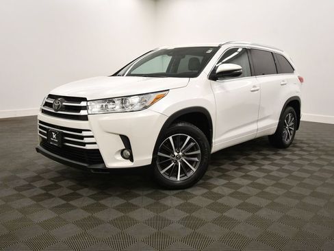 Used 2018 Toyota Highlander XLE AWD/4WD image 2