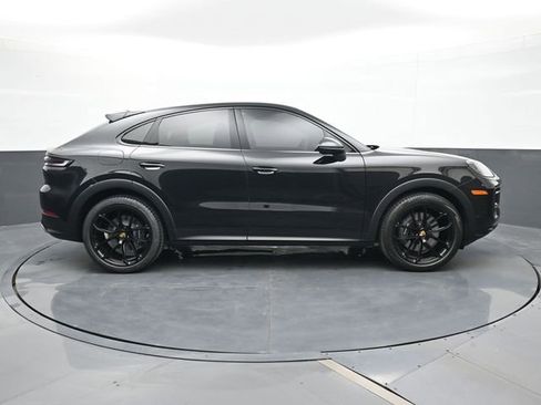 Certified 2024 Porsche Cayenne Coupe AWD/4WD image 24