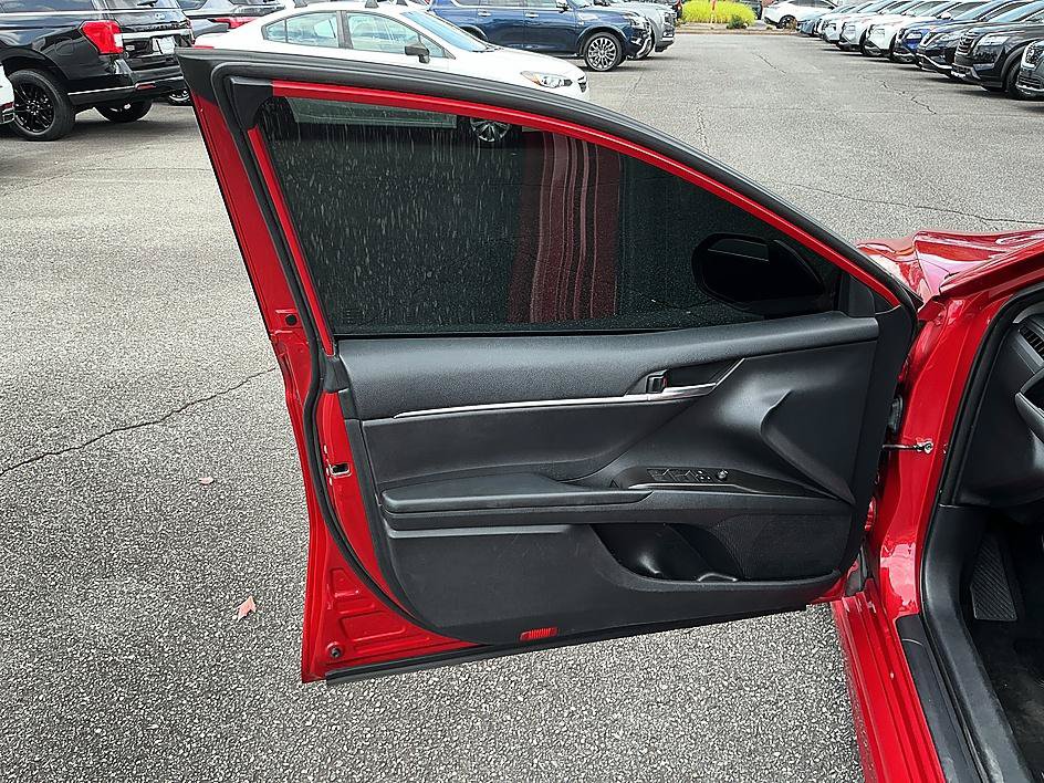 Used 2021 Toyota Camry SE w/ Convenience Package FWD image 11