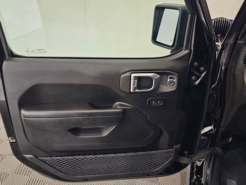 Used 2022 Jeep Wrangler Unlimited Rubicon w/ Cold Weather Group image 10