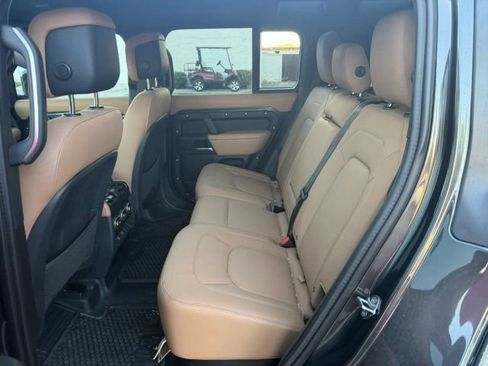 Used 2025 Land Rover Defender 110 X-Dynamic SE image 17