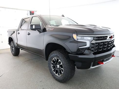 Used 2025 Chevrolet Silverado 1500 ZR2 w/ Technology Package image 3