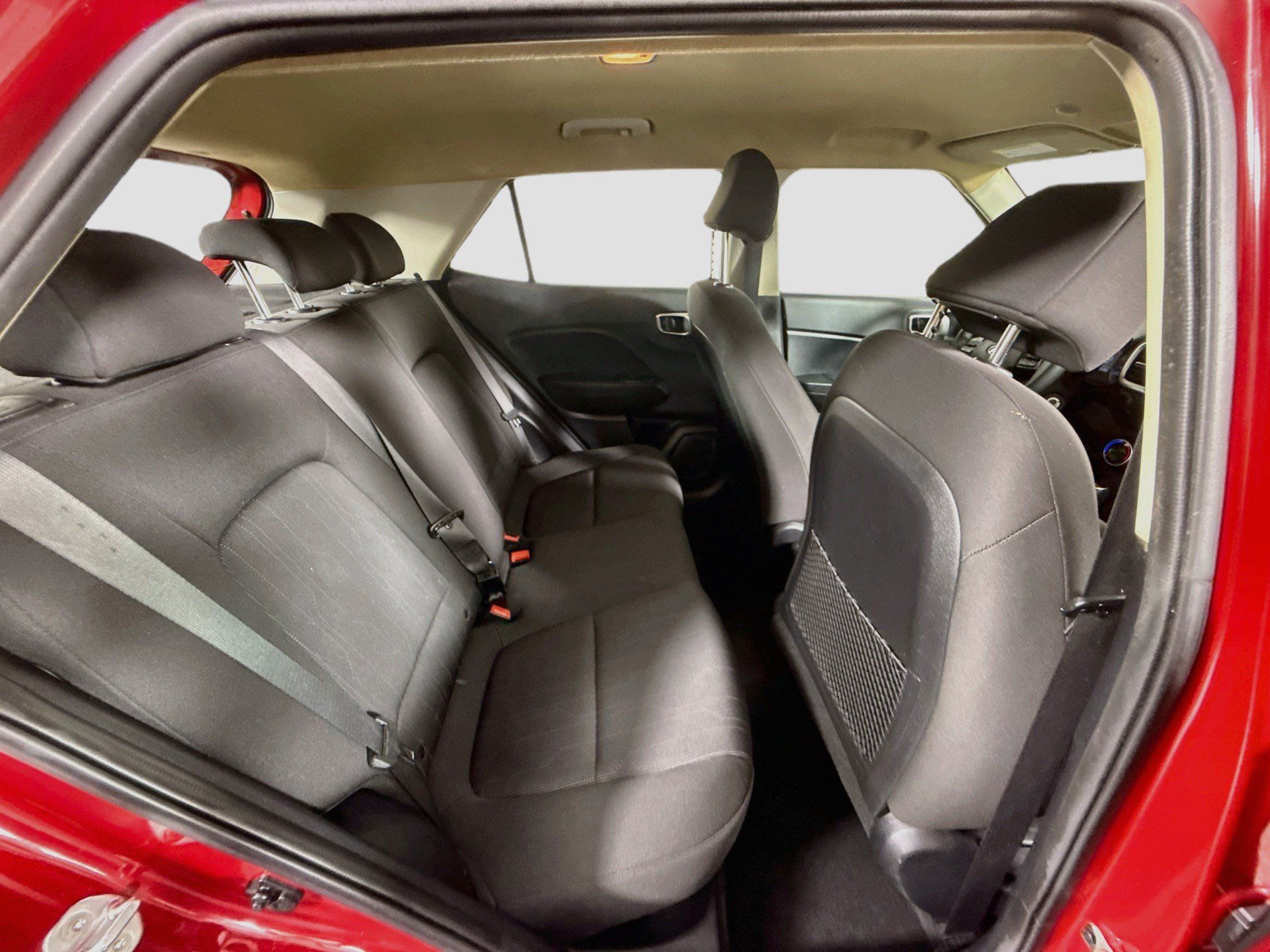 Used 2021 Hyundai Venue SE w/ Cargo Package FWD image 26