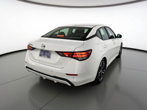 Used 2025 Nissan Sentra SV image 9