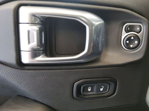 Used 2024 Jeep Wrangler Unlimited Rubicon AWD/4WD image 12
