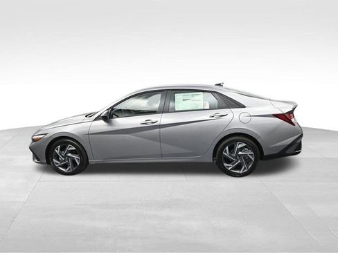 Used 2025 Hyundai Elantra Sport FWD image 6