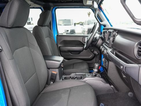 Used 2022 Jeep Gladiator Sport AWD/4WD image 18