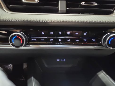 New 2026 Chevrolet Equinox LT w/ Convenience Package II image 18