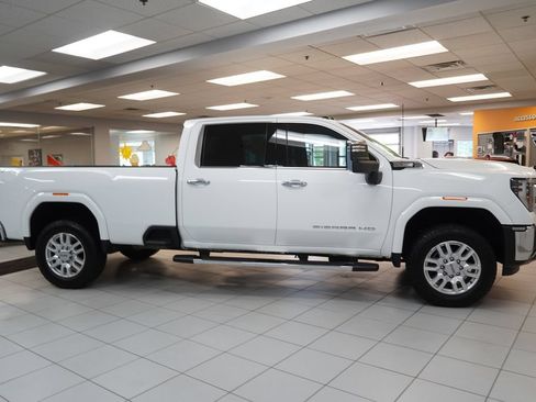 Used 2024 GMC Sierra 3500 SLT w/ SLT Convenience Package AWD/4WD image 12